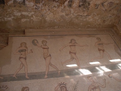 salle des filles en bikini