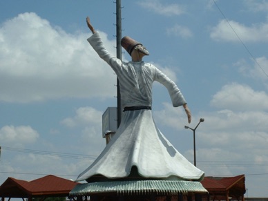 statue de derviche tourneur