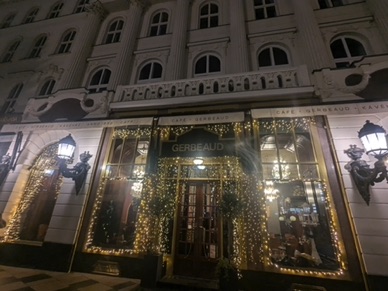CAF&Eacute; GERBEAUD fond&eacute; en 1858 : une institution pour ses p&acirc;tisseries