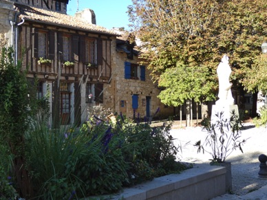 avec la statue de Cyrano