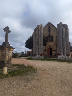 SAINT RAPHAEL
L'église dont les piles anciennes sont  classées.