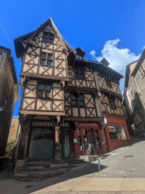 THIERS
H&ocirc;tel du Pirou du XVe