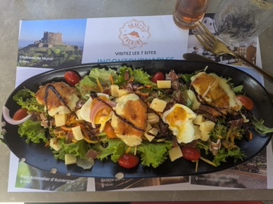 CHAMPEIX
arrêt dans un petit restaurant où la cuisine était délicieuse !!!! CHAMPEIX
arrêt dans un petit restaurant où la cuisine était délicieuse !!!!