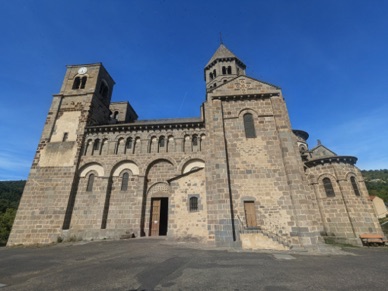 son église,
joyau de l'art roman du 12e son église,
joyau de l'art roman du 12e