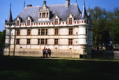 AZAY LE RIDEAU