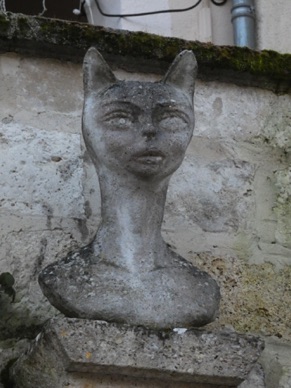 Angéline aux oreilles de chat qui a sauvé la ville au XIVème siècle