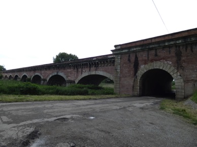 MOISSAC
Pont canal en brique et pierre