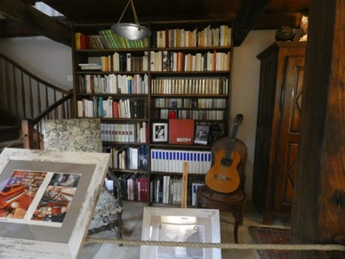 son bureau reconstitu&eacute;