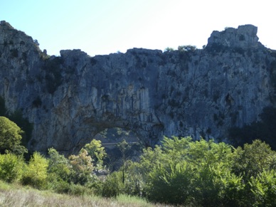 son arche naturelle de 55m de hauteur et 60m de longueur
