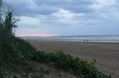 Plage de MERVILLE FRANCEVILLE
au loin OUISTREHAM