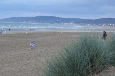 et de l'autre côté CABOURG