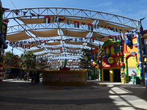 &agrave; l'entr&eacute;e de LEGOLAND