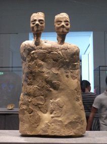 Buste monumental &agrave; deux t&ecirc;tes 
(D&eacute;partement des Antiquit&eacute;s de Jordanie)