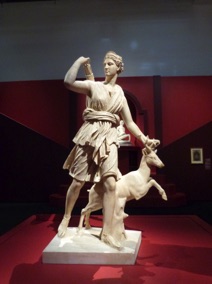 Diane de Versailles 
ou Artemis chasseresse
(Mus&eacute;e du Louvre)