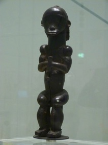 retour au Louvre en f&eacute;vrier 2020 o&ugrave; des objets du Gabon sont pr&eacute;sent&eacute;s