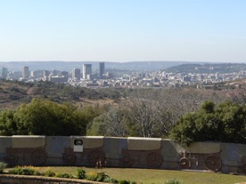 le mur d'enceinte est constitu&eacute; de 54 chariots