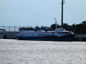 il est temps de repartir, notre "bateau" nous attend … il est temps de repartir, notre "bateau" nous attend …