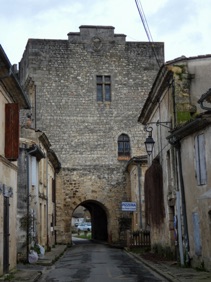 Porte  de l'Hyan &eacute;lev&eacute;e au XIV&egrave;me si&egrave;cle