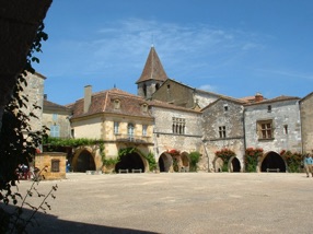 dont la place a servi au tournage de films de cape et d'&eacute;p&eacute;e