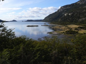 au fond l'entr&eacute;e du Canal de Beagle