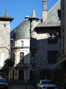 Tour de guet de 5 &eacute;tages datant du XVeme si&egrave;cle