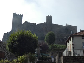 la forteresse &eacute;difi&eacute;e au XI par la famille de Polignac &agrave; qui elle appartient toujours