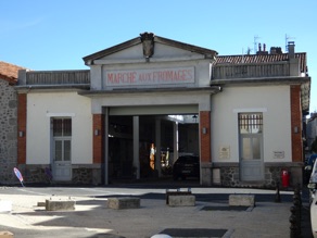 March&eacute; aux fromages