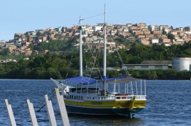 et au loin toujours des favelas
