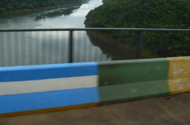 Entr&eacute;e en Argentine par le pont de l'Amiti&eacute;