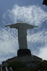 Voil&agrave; la grande statue du Christ R&eacute;dempteur