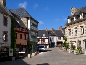 LA ROCHE DERRIEN