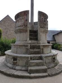 la plus ancienne chaire &agrave; pr&ecirc;cher ext&eacute;rieure de Bretagne (XV&egrave;me s)