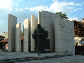 M&eacute;morial en son honneur