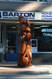 statues en bois sculpt&eacute;es
 par Peter Ryan