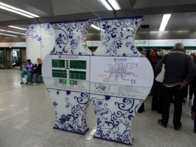 CHINE
Pékin
couloir du métro CHINE
Pékin
couloir du métro