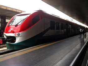 ITALIE - Rome
train express
reliant l'aéroport à la ville ITALIE - Rome
train express
reliant l'aéroport à la ville