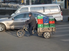 encore des chargements impressionnants sur les deux roues ! encore des chargements impressionnants sur les deux roues !