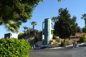 Ascenseur reliant le parking au march&eacute; traditionnel de Paphos