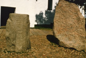JELLING
pierres runiques JELLING
pierres runiques