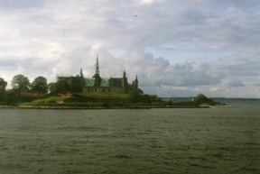 KRONBORG (vu depuis le traversier) KRONBORG (vu depuis le traversier)