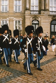 relève de la Garde à 12 H relève de la Garde à 12 H