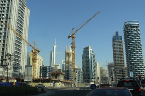 et toujours des grues pour des nouvelles constructions !!