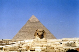 le Sphinx : long de 72,5 m, haut de 20 m, la face tournée vers le levant. le Sphinx : long de 72,5 m, haut de 20 m, la face tournée vers le levant.