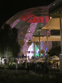 Al Wasl Plaza d&eacute;cor&eacute; aux couleurs des Emirats
