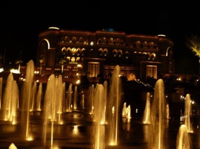 ABU DHABI
devant l'Emirates Palace