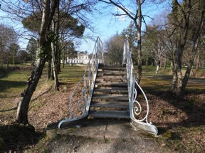 arriv&eacute;e vers la Mairie
(c&ocirc;t&eacute; jardins)