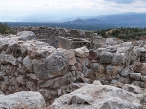 MECENES, entour&eacute; de montagnes, &eacute;tait la cit&eacute; du roi Agamemnon
