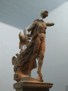 la Victoire (5&egrave;me si&egrave;cle avant JC) sculpt&eacute;e par Paionos