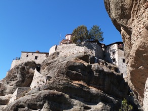 Monast&egrave;re VARLAAM : vu depuis le bas
