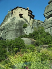 Monast&egrave;re AGIOS NICOLAS perch&eacute; sur un rocher des M&eacute;t&eacute;ores